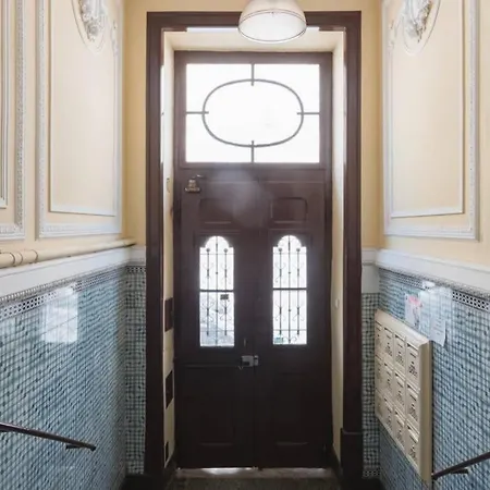 شقة Sunny Terrace Apt, Close To Downtown! 2 Bedroom Flat