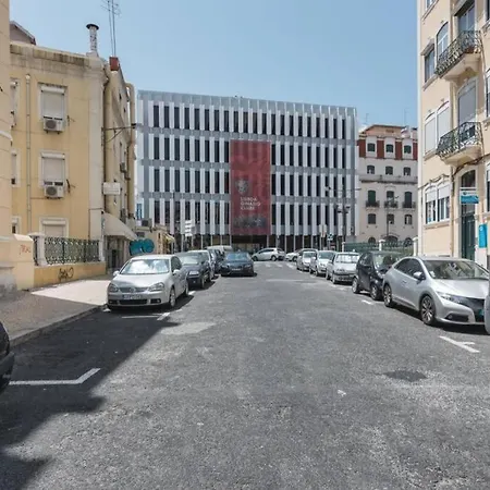 Sunny Terrace Apt, Close To Downtown! 2 Bedroom Flat شقة Lisboa