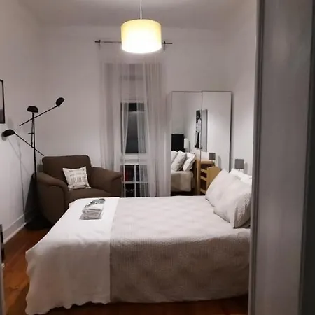 Sunny Terrace Apt, Close To Downtown! 2 Bedroom Flat شقة Lisboa