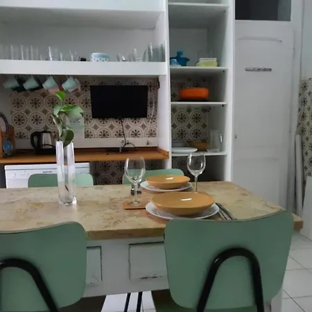 Sunny Terrace Apt, Close To Downtown! 2 Bedroom Flat شقة Lisboa