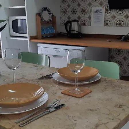 Sunny Terrace Apt, Close To Downtown! 2 Bedroom Flat Διαμέρισμα Lisboa