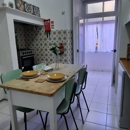 Sunny Terrace Apt, Close To Downtown! 2 Bedroom Flat شقة *