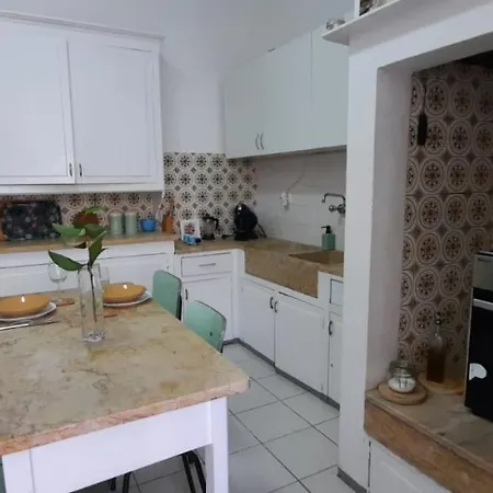 شقة Sunny Terrace Apt, Close To Downtown! 2 Bedroom Flat