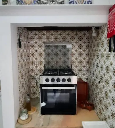 Sunny Terrace Apt, Close To Downtown! 2 Bedroom Flat *