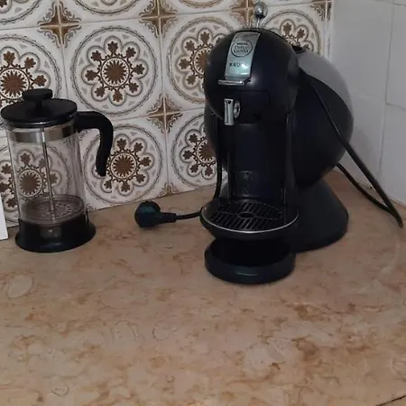 Sunny Terrace Apt, Close To Downtown! 2 Bedroom Flat شقة