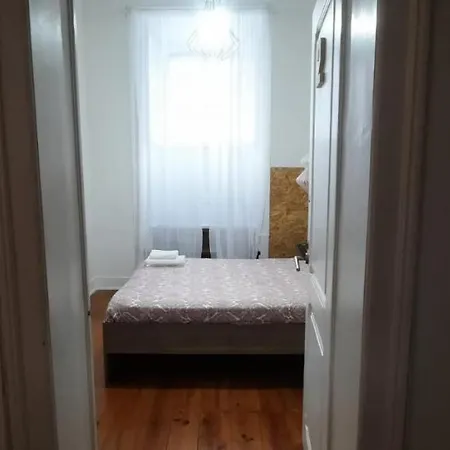 Sunny Terrace Apt, Close To Downtown! 2 Bedroom Flat
