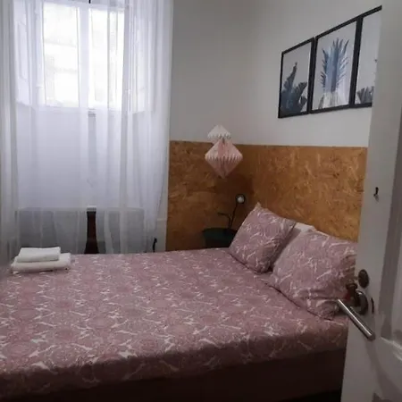 Sunny Terrace Apt, Close To Downtown! 2 Bedroom Flat شقة *