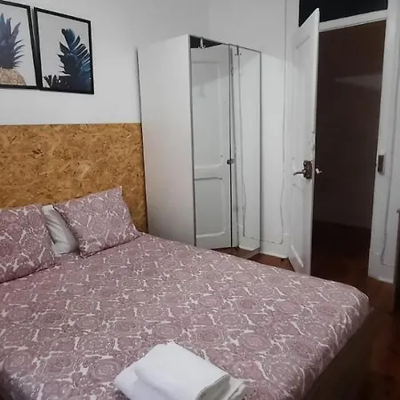 Sunny Terrace Apt, Close To Downtown! 2 Bedroom Flat شقة Lisboa