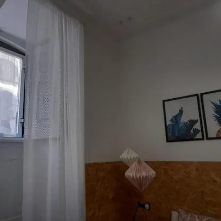 Sunny Terrace Apt, Close To Downtown! 2 Bedroom Flat شقة Lisboa